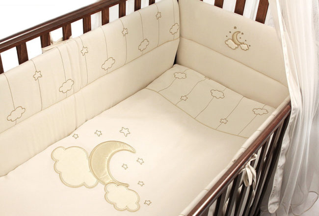 Бамперы на кроватку для новорождённого