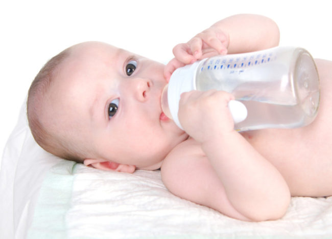 Вода для новорождённого в бутылочке