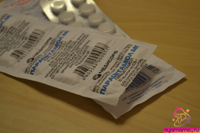 Упаковка с таблетками парацетамола