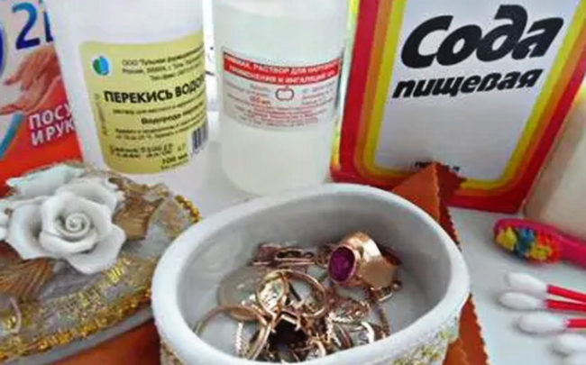 Чистка золота в ванночке с применением перекиси водорода и соды пищевой
