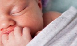 Что нужно знать о первых днях в жизни новорожденного: уход и кормление, купание