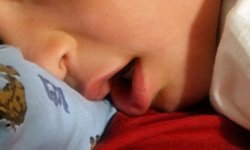 Почему ребёнок храпит во сне, но соплей нет