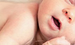 Почему новорождённый часто дышит во сне и издаёт посторонние звуки