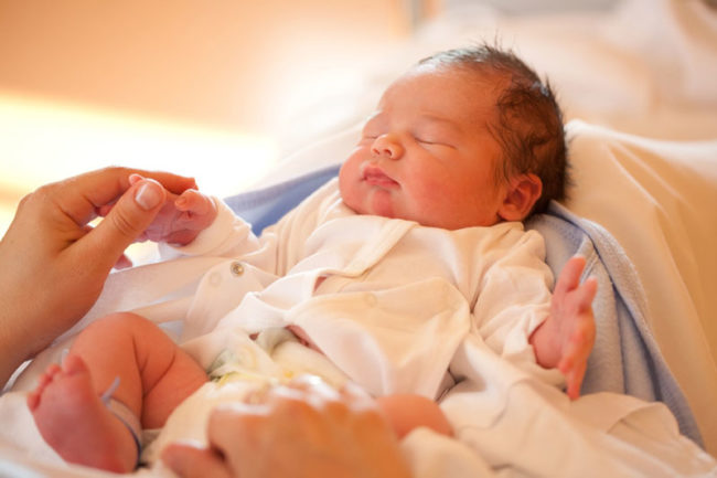 Новорождённый на вторые сутки жизни