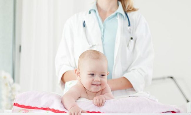 Новорождённый у педиатра