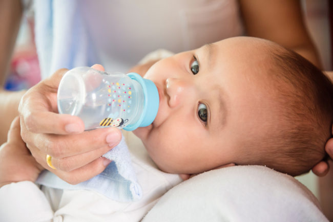 Вода для новорождённого в бутылке