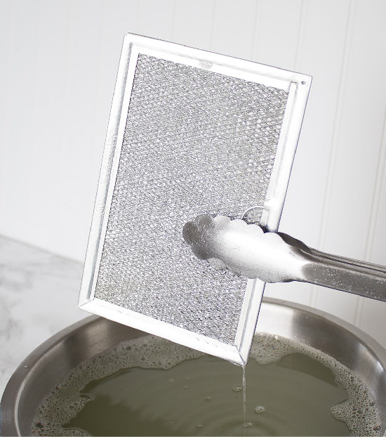 Очистка сетки фильтра кухонной вытяжки кипячением